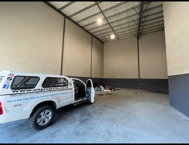342M² WAREHOUSE TO LET IN STIKLAND INDUSTRIAL